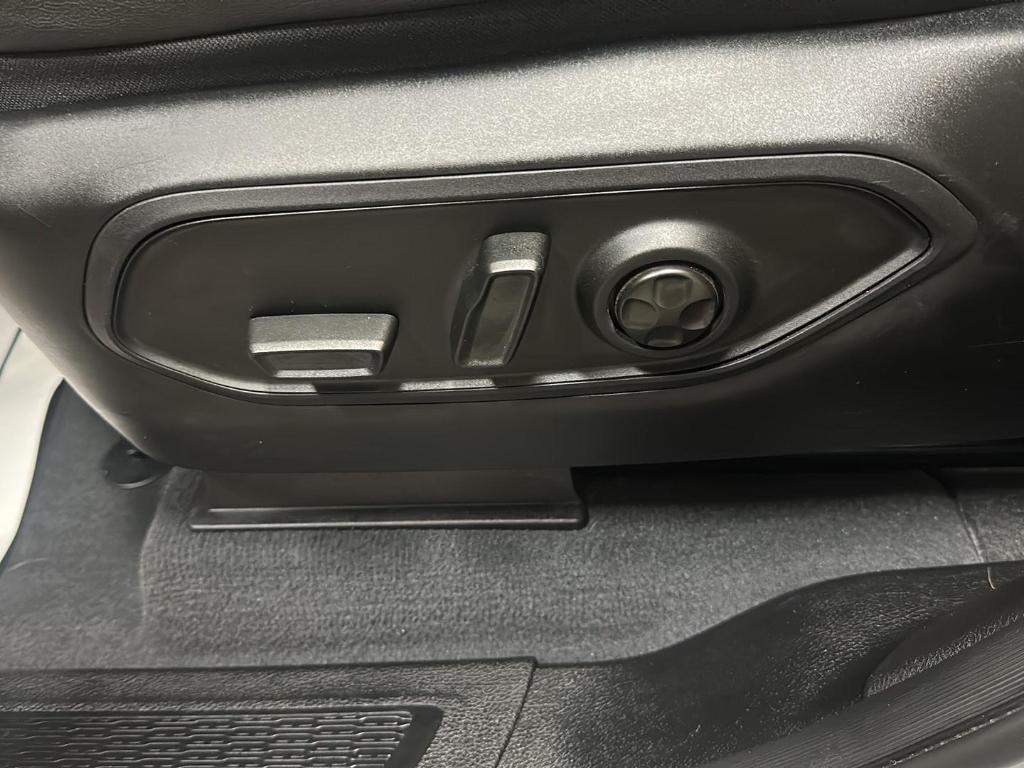 used 2023 Jeep Grand Cherokee car, priced at $35,999