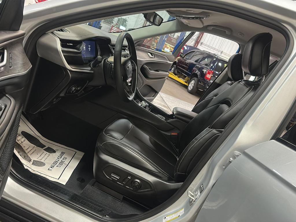 used 2023 Jeep Grand Cherokee car, priced at $35,999