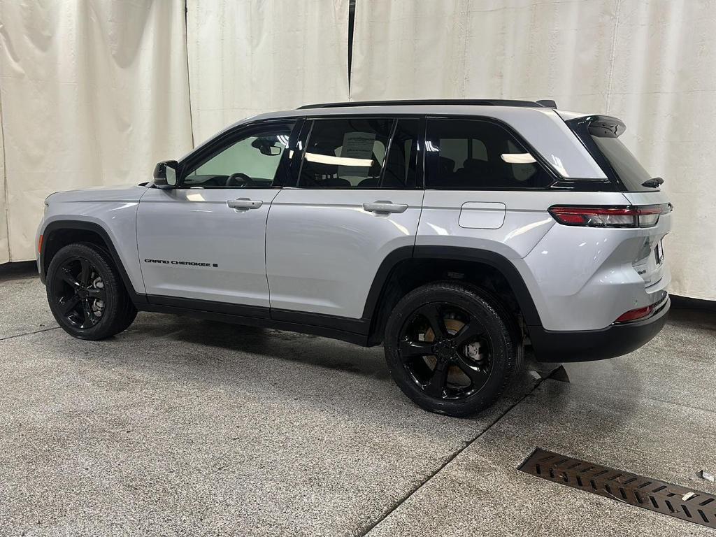 used 2023 Jeep Grand Cherokee car, priced at $35,999