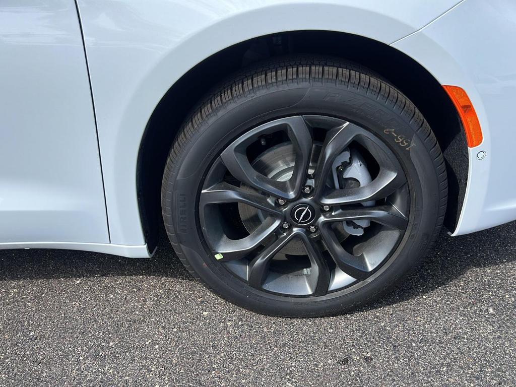 new 2026 Chrysler Pacifica car, priced at $43,963