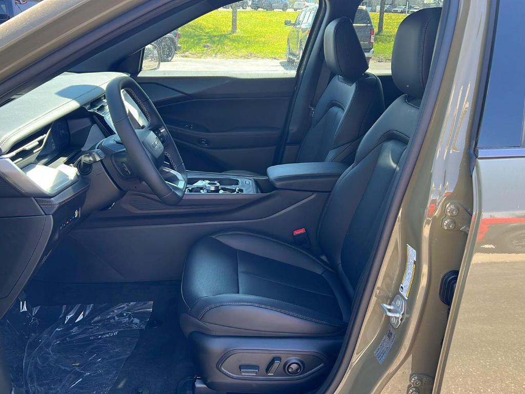 new 2026 Jeep Cherokee car, priced at $41,612