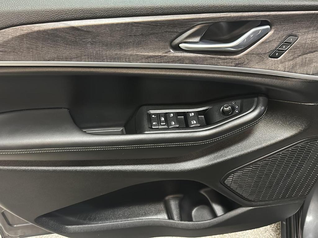 used 2025 Jeep Grand Cherokee car, priced at $41,389