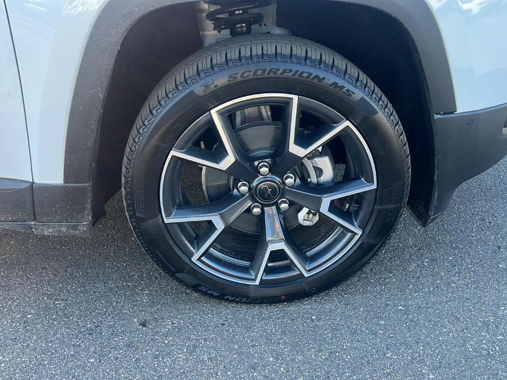 new 2026 Jeep Cherokee car, priced at $43,249