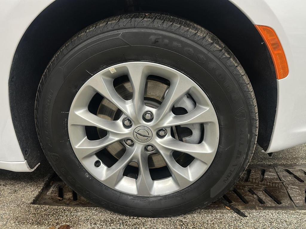 used 2025 Chrysler Pacifica car, priced at $37,979