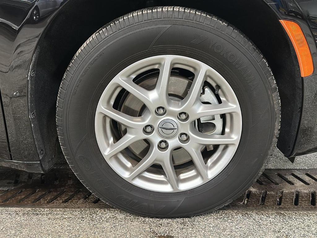 used 2025 Chrysler Pacifica car, priced at $31,659