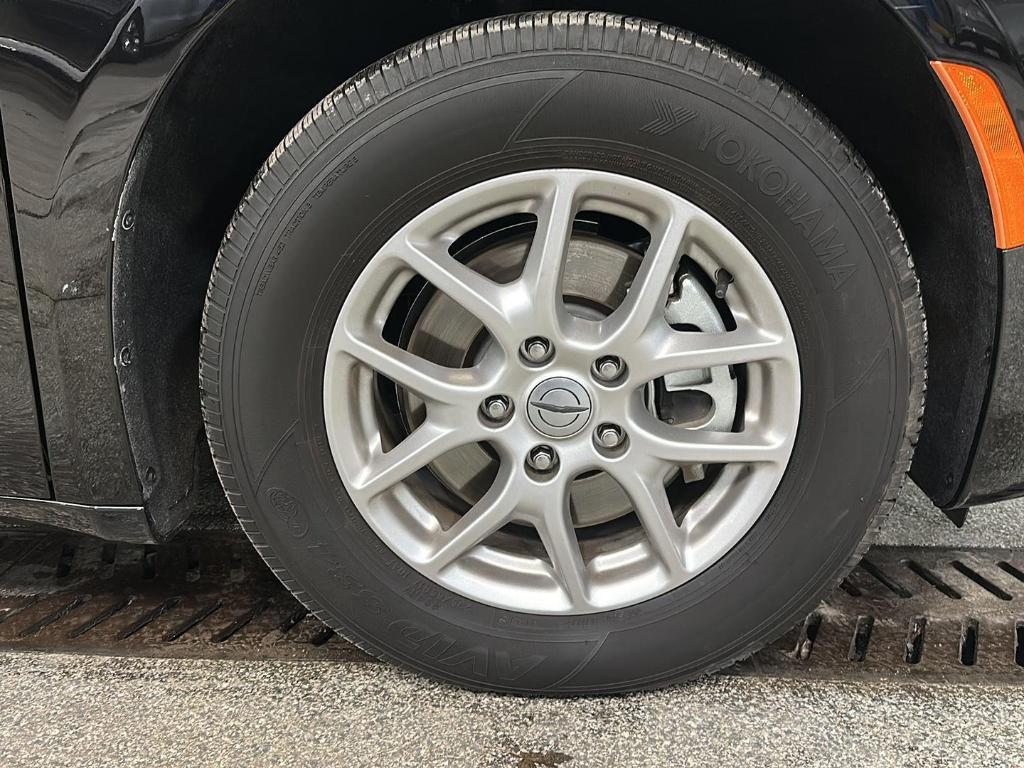 used 2025 Chrysler Pacifica car, priced at $31,659