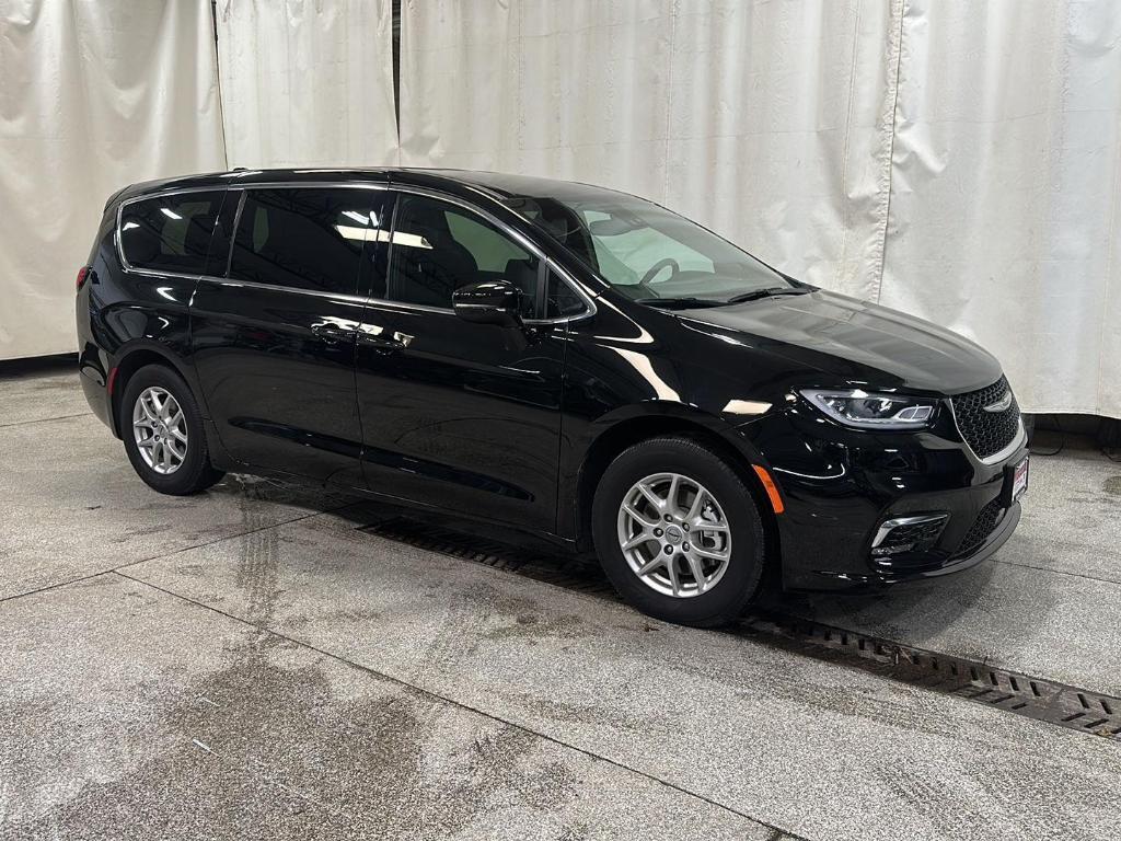 used 2025 Chrysler Pacifica car, priced at $31,659