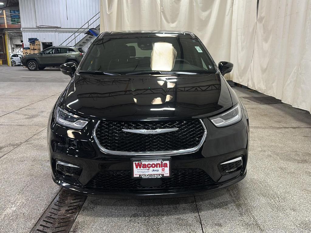 used 2025 Chrysler Pacifica car, priced at $31,659