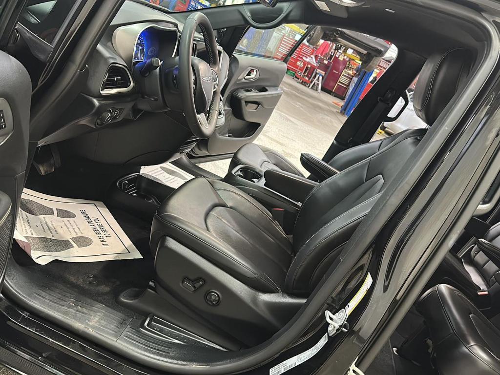 used 2025 Chrysler Pacifica car, priced at $31,659