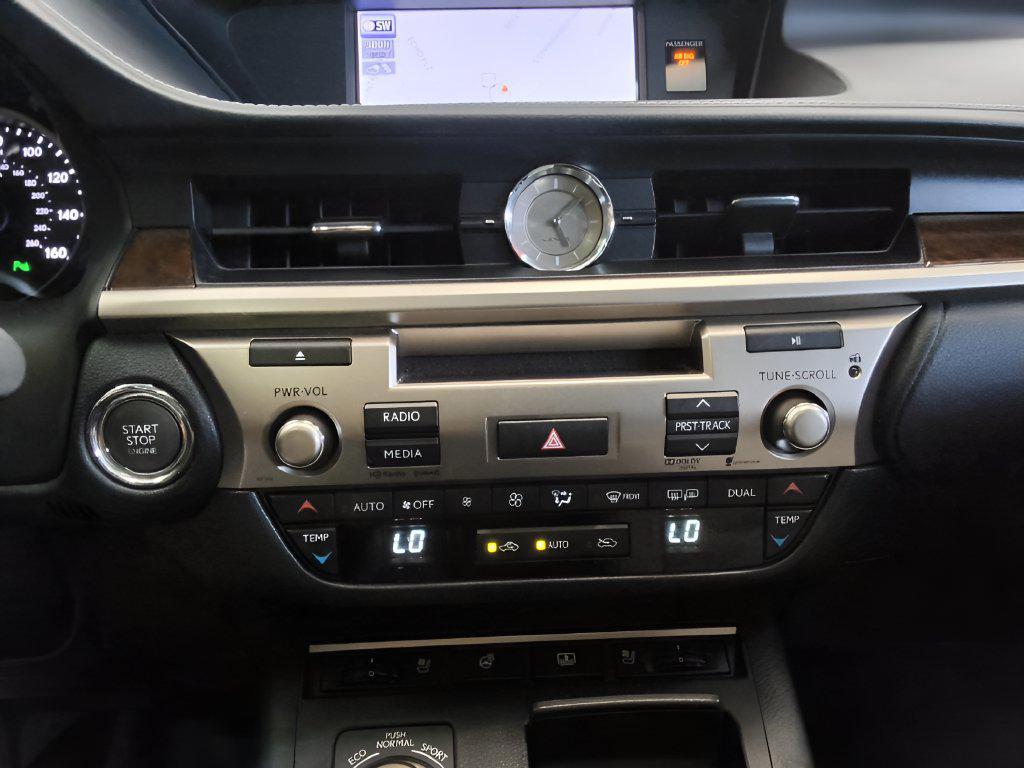 Lexus ES view 18
