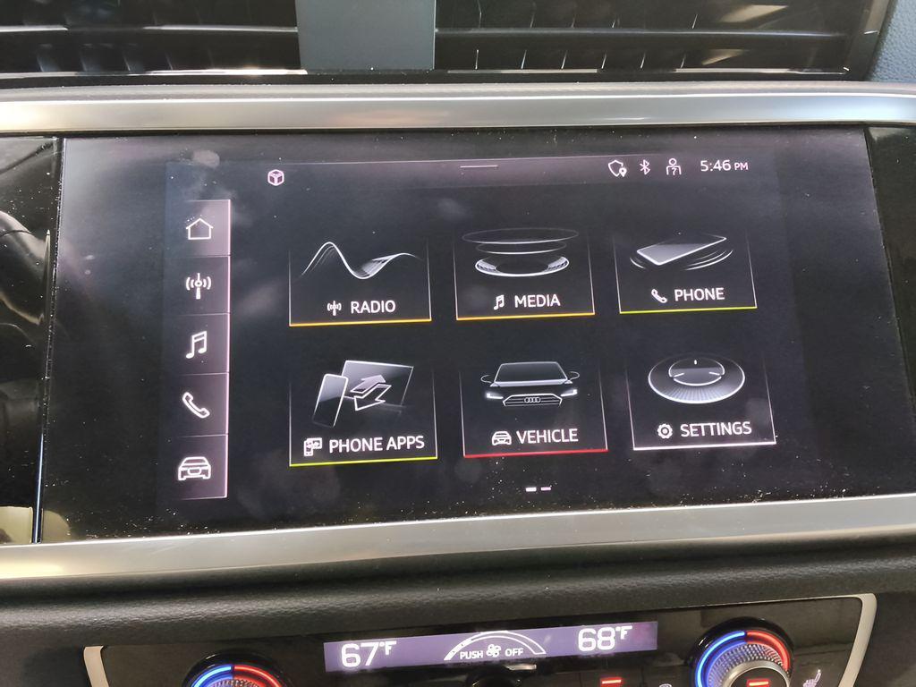 Audi Q3 view 25