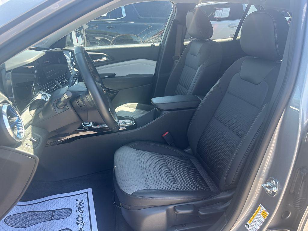 used 2025 Chevrolet Trax car, priced at $23,226