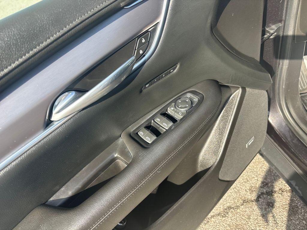 used 2018 Cadillac XT5 car, priced at $16,226