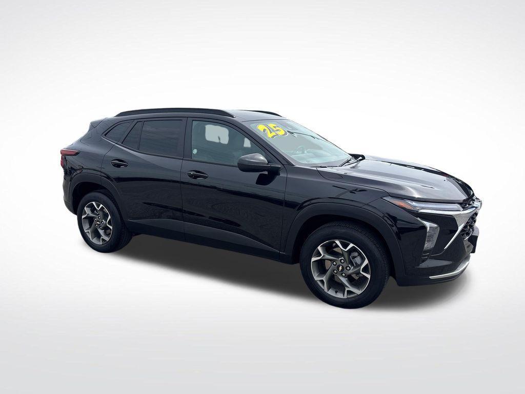 used 2025 Chevrolet Trax car, priced at $22,226
