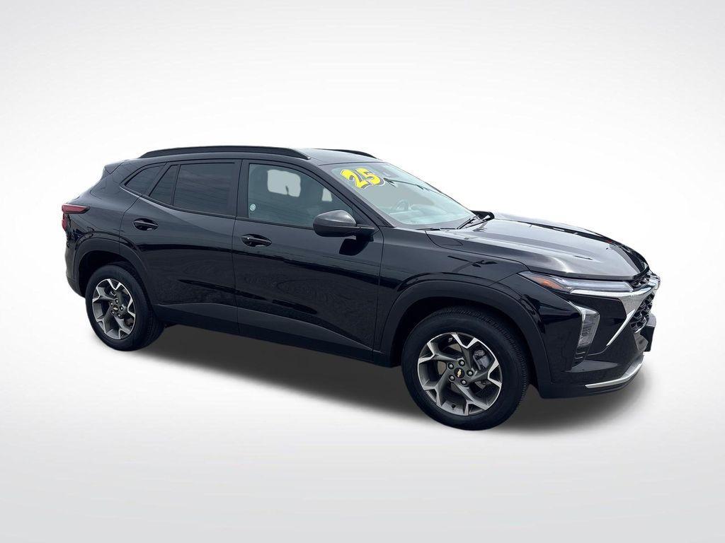 used 2025 Chevrolet Trax car, priced at $22,226