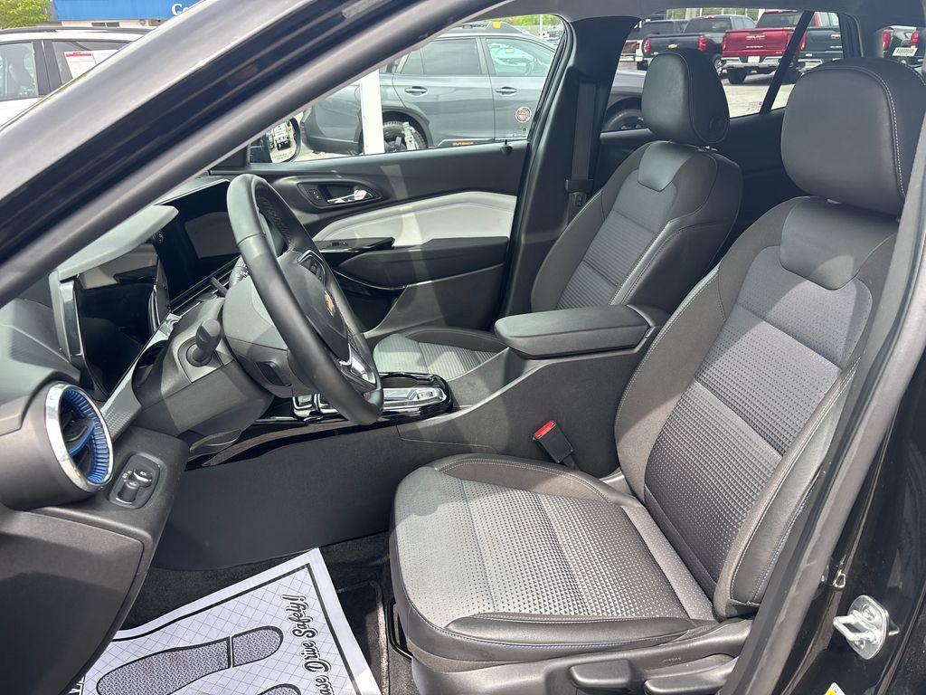 used 2025 Chevrolet Trax car, priced at $22,226