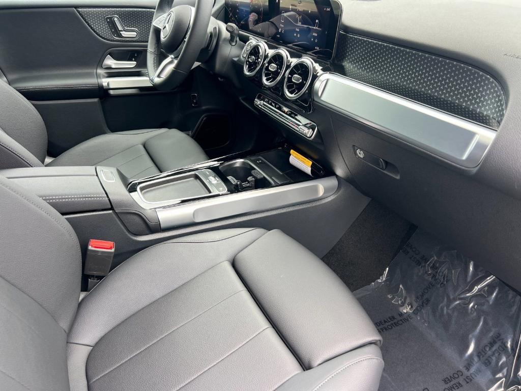 new 2026 Mercedes-Benz GLB 250 car, priced at $47,640