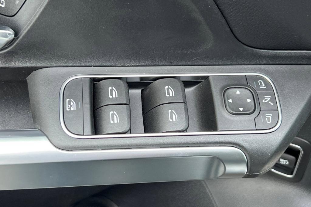 new 2026 Mercedes-Benz GLB 250 car, priced at $49,325