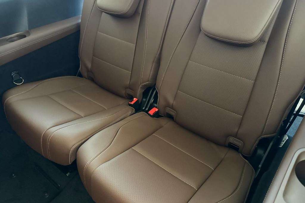 new 2025 Mercedes-Benz GLS 450 car, priced at $98,000