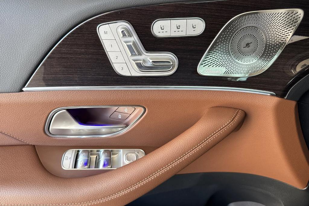 new 2025 Mercedes-Benz GLS 450 car, priced at $98,000