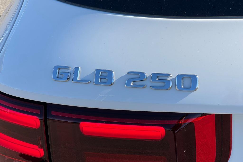 new 2025 Mercedes-Benz GLB 250 car, priced at $52,030