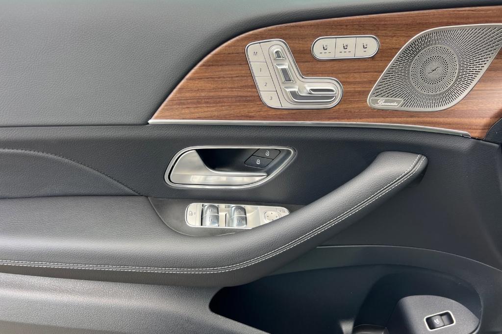 new 2026 Mercedes-Benz GLE 450 car, priced at $80,565