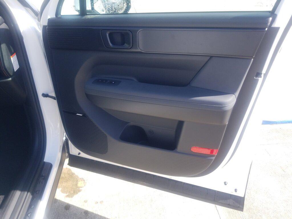 new 2025 Hyundai SANTA FE HEV car, priced at $46,111