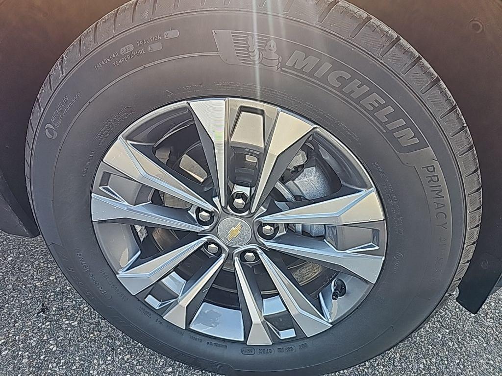 used 2026 Chevrolet Equinox car, priced at $29,989