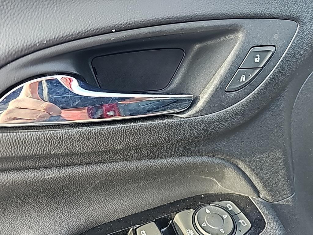 used 2022 Chevrolet Equinox car, priced at $20,344