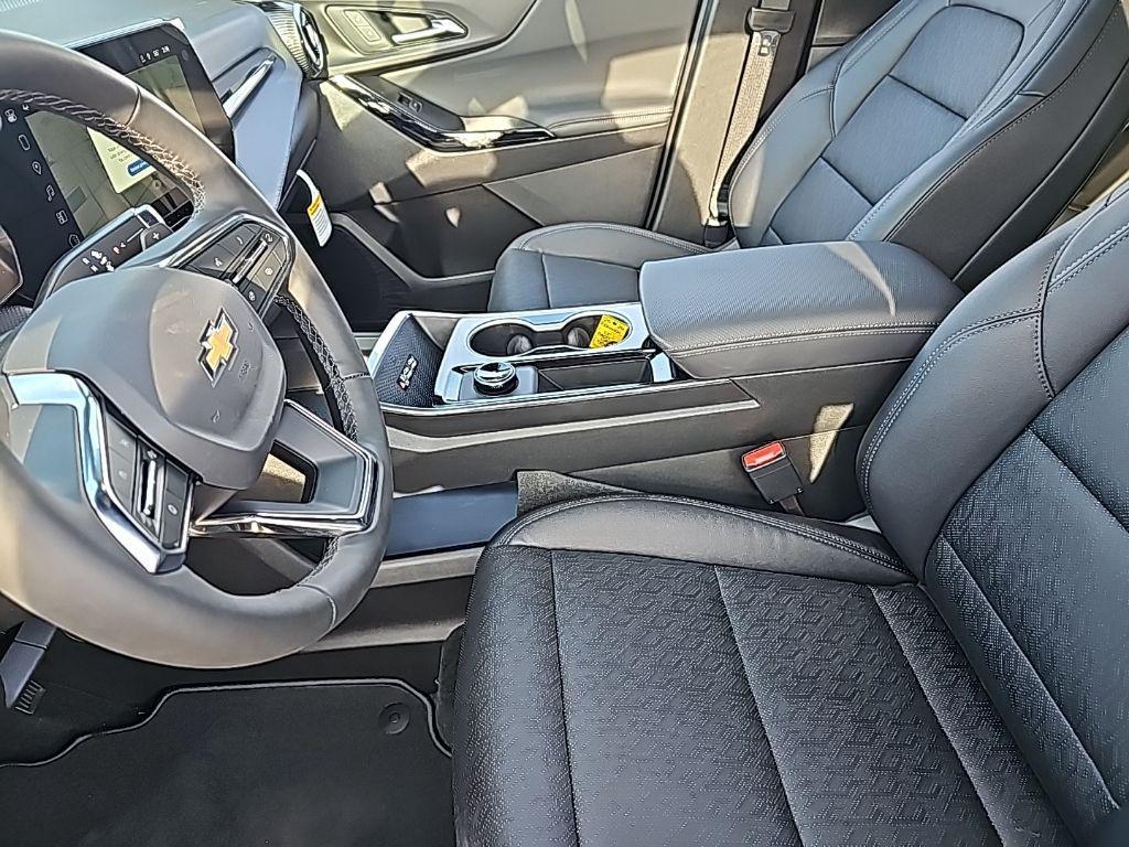 new 2026 Chevrolet Equinox car, priced at $34,090