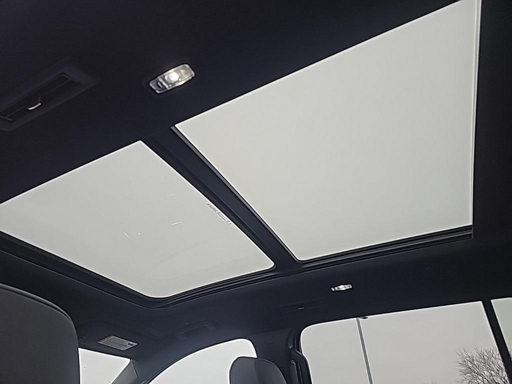 new 2026 Chevrolet Traverse car, priced at $58,815