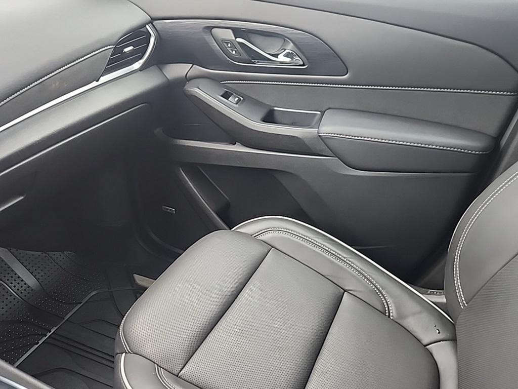 used 2021 Chevrolet Traverse car, priced at $31,867