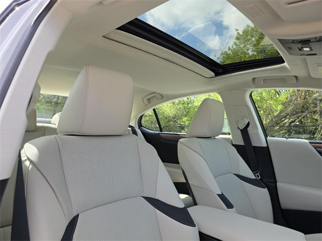 new 2025 Lexus ES 350 car, priced at $48,264