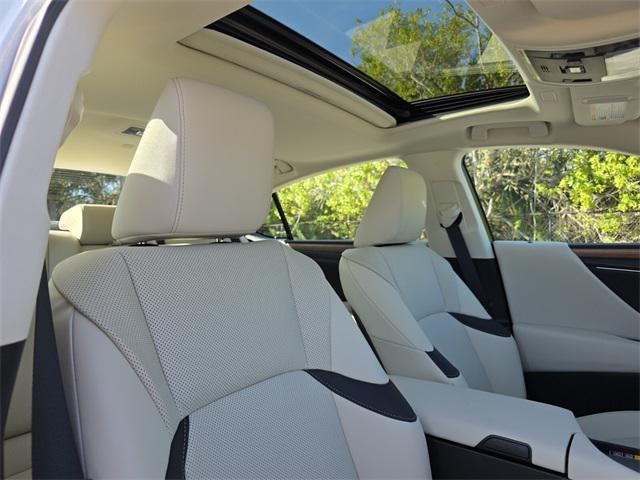 new 2025 Lexus ES 350 car, priced at $49,275
