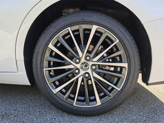 new 2025 Lexus ES 350 car, priced at $49,275