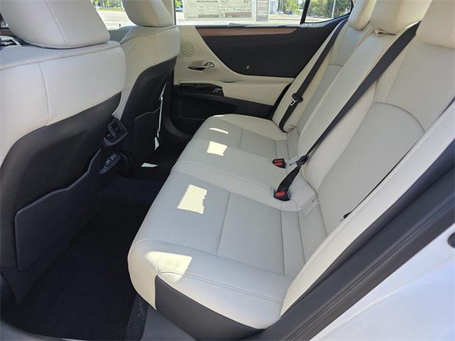 new 2025 Lexus ES 350 car, priced at $49,604