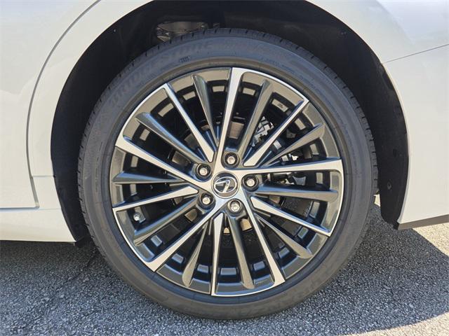 new 2025 Lexus ES 350 car, priced at $49,604