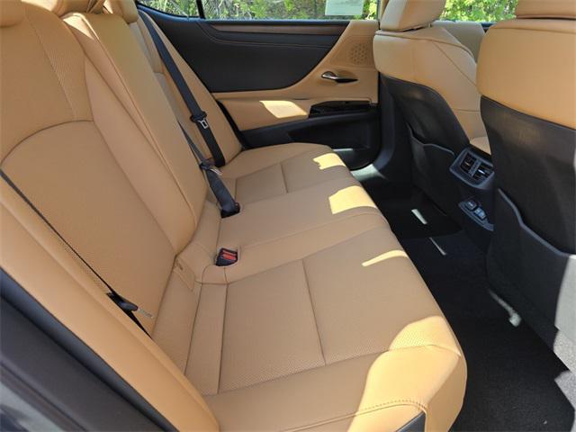 new 2025 Lexus ES 350 car, priced at $49,604