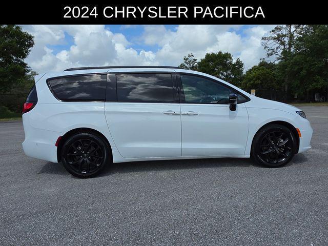 used 2024 Chrysler Pacifica car, priced at $33,976
