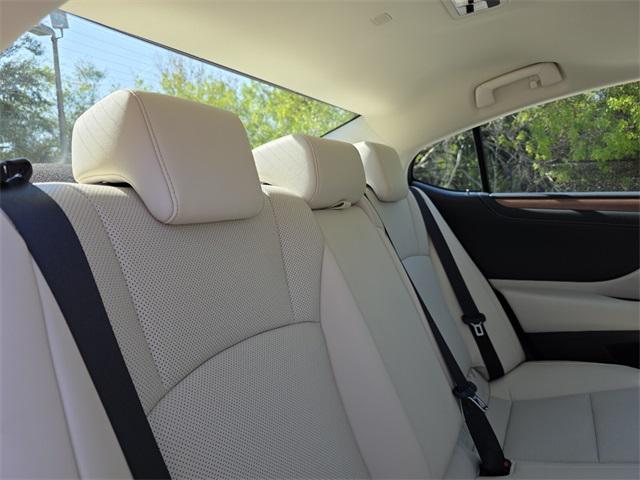 new 2025 Lexus ES 350 car, priced at $48,775