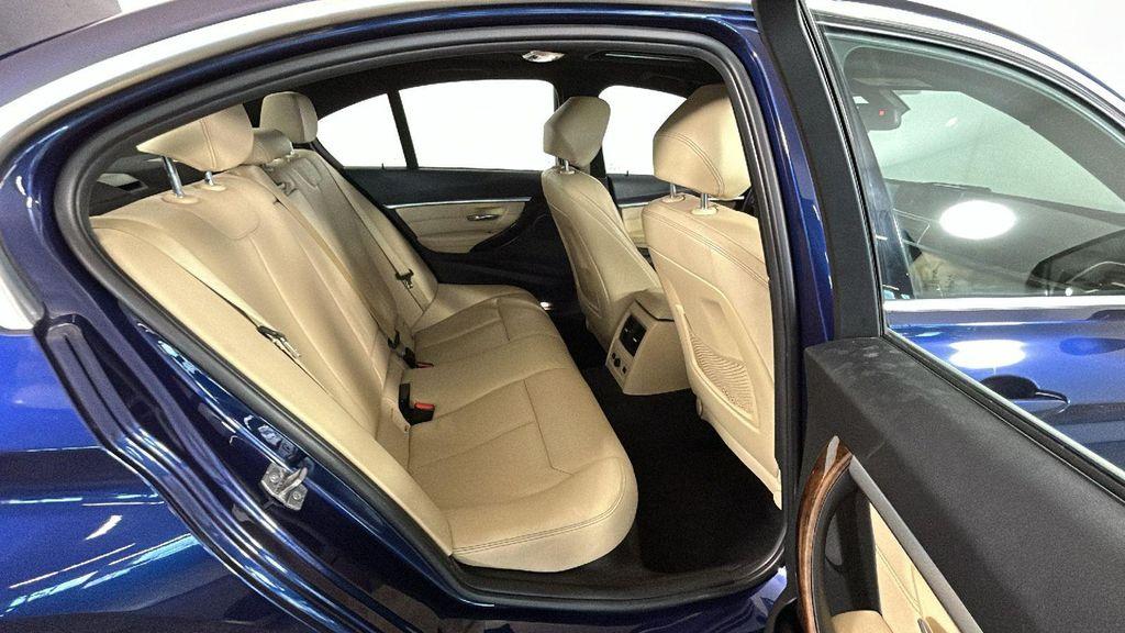BMW 3 Series view 35