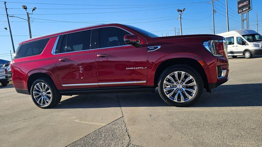 used 2022 GMC Yukon XL car, priced at $51,897