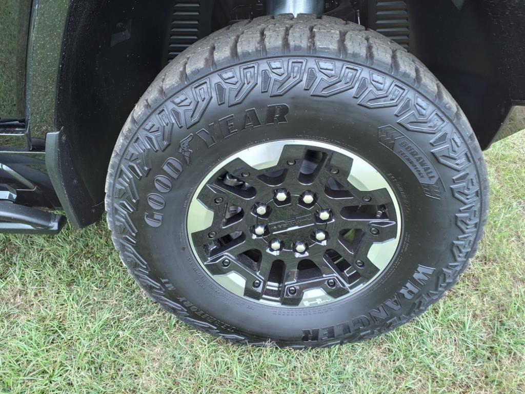 new 2024 GMC HUMMER EV Pickup car