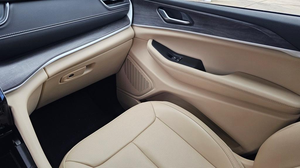 used 2023 Jeep Grand Cherokee L car, priced at $31,997