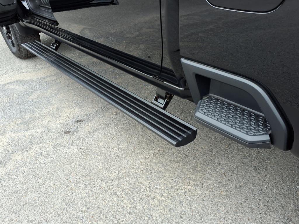 new 2025 GMC Sierra 2500 car, priced at $79,560