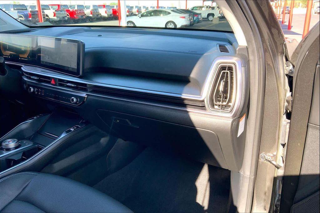 used 2025 Kia Sorento Hybrid car, priced at $31,098