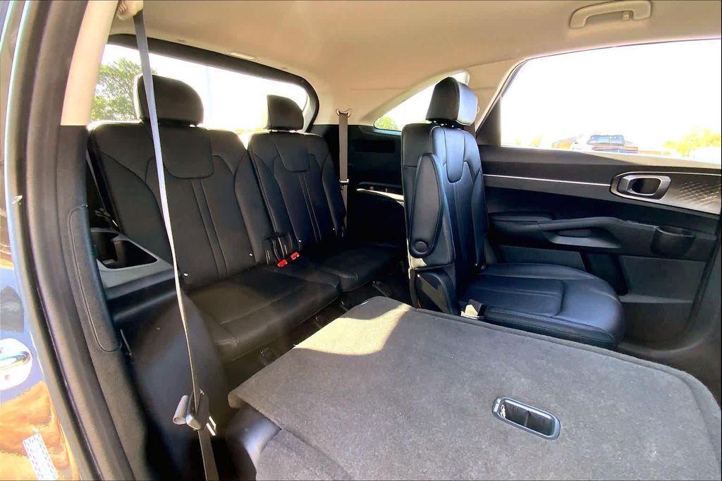 used 2025 Kia Sorento Hybrid car, priced at $31,098