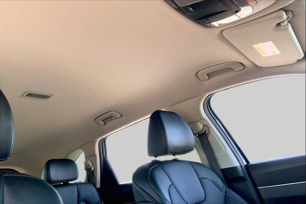 used 2025 Kia Sorento Hybrid car, priced at $31,098