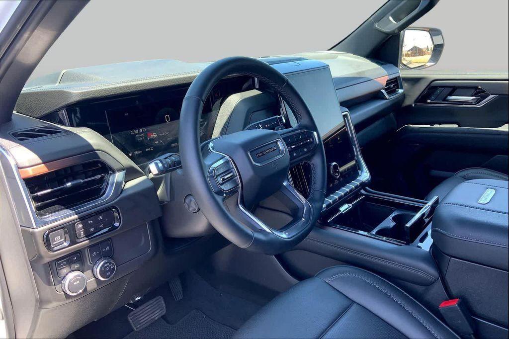 used 2025 GMC Yukon XL car, priced at $75,253