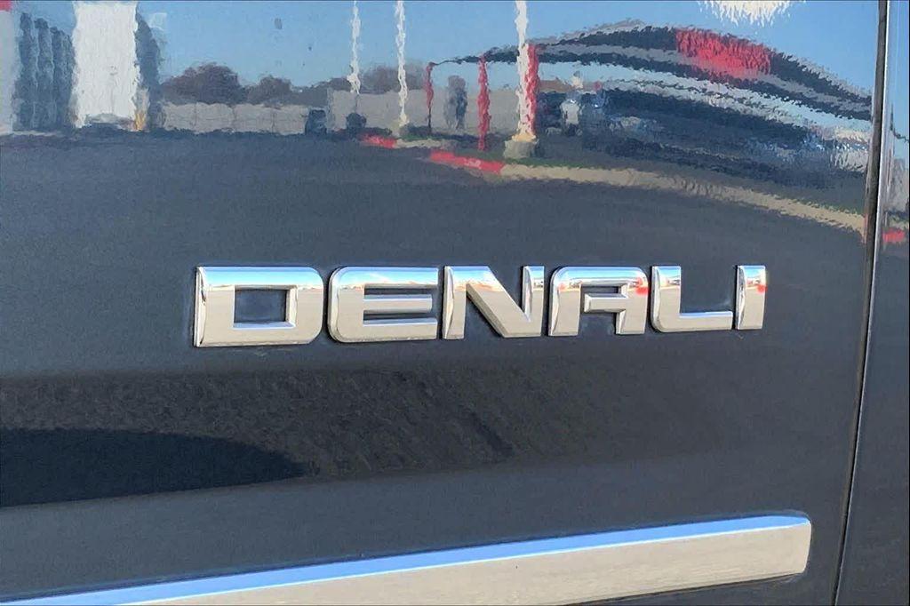 used 2019 GMC Yukon car, priced at $32,801